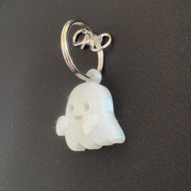 Glow in the dark ghost keychain (1)